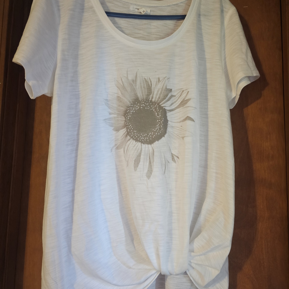 Maurices White Tee Shirt Bundle